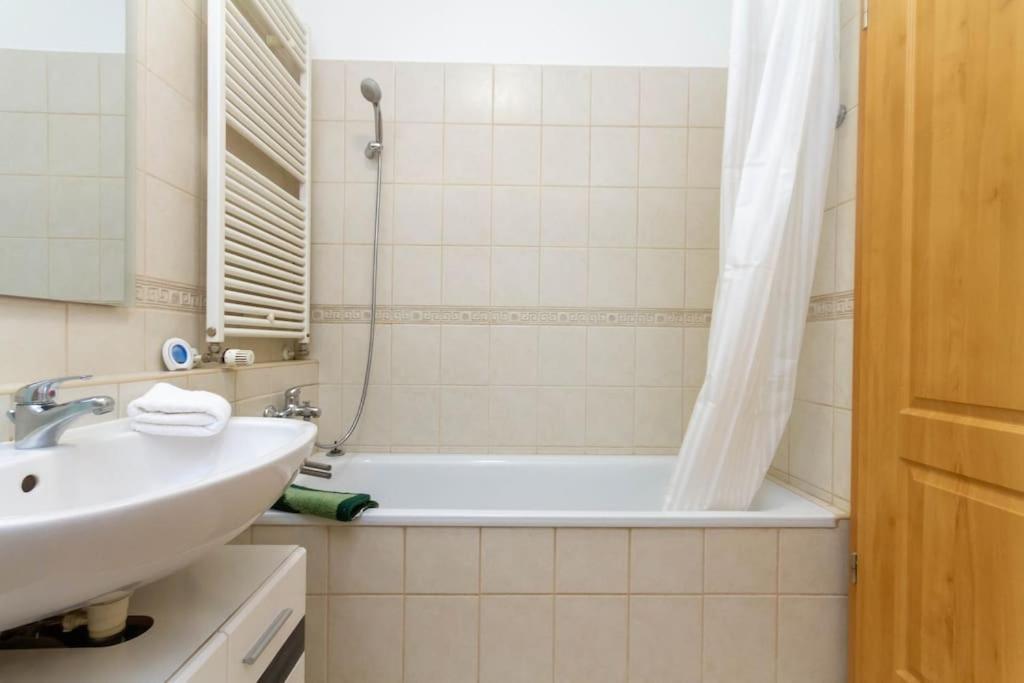 Gozsdu White Raven 3 - Terrace And Free Underground Parking Διαμέρισμα Βουδαπέστη Εξωτερικό φωτογραφία